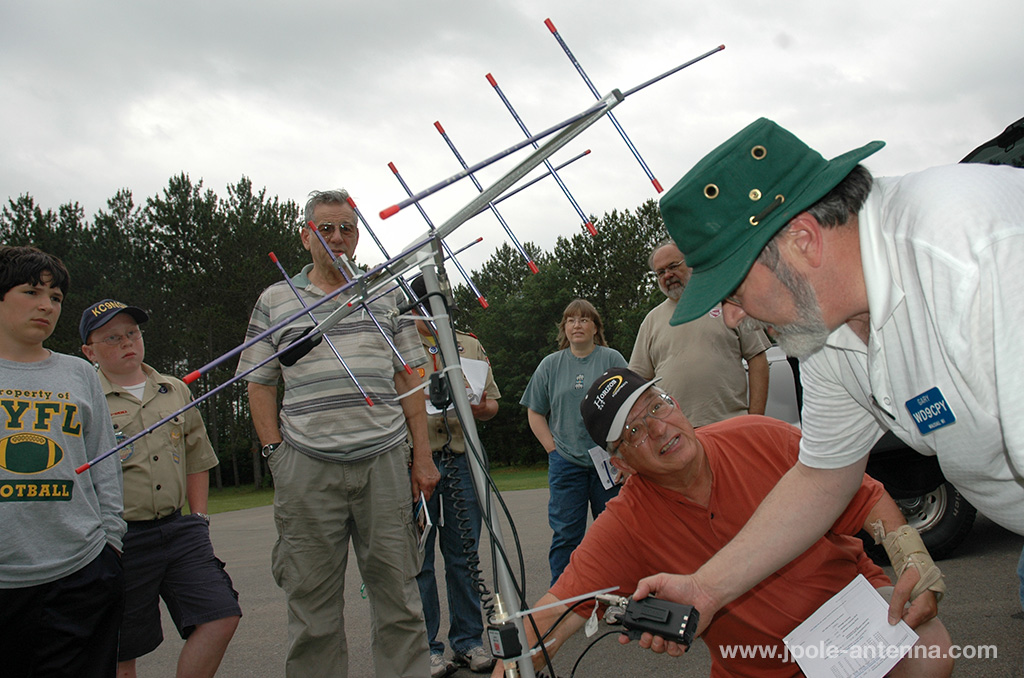 Satellite-Antenna-demonstration-scouts